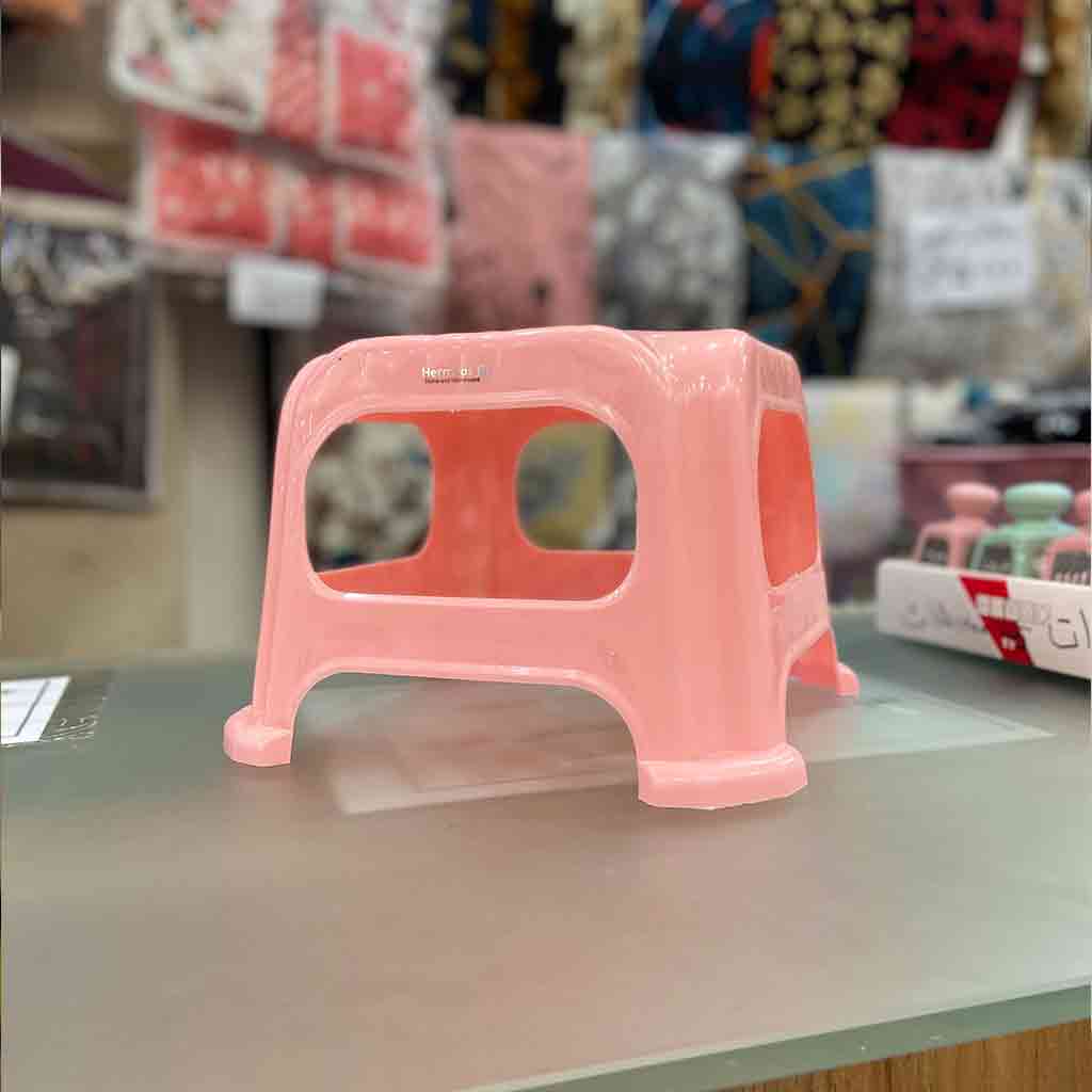 چهار پایه پلاستیکی کوچک