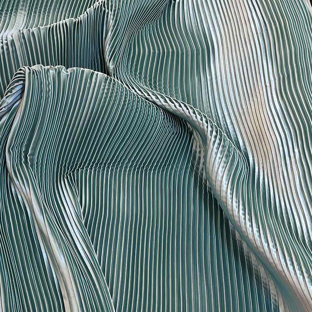 پارچه ساتن پلیسه سبزآبی کم رنگ