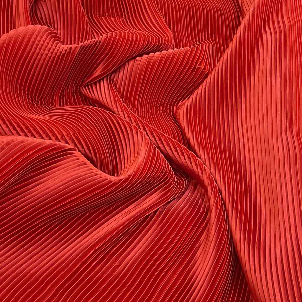 پارچه ساتن پلیسه قرمز