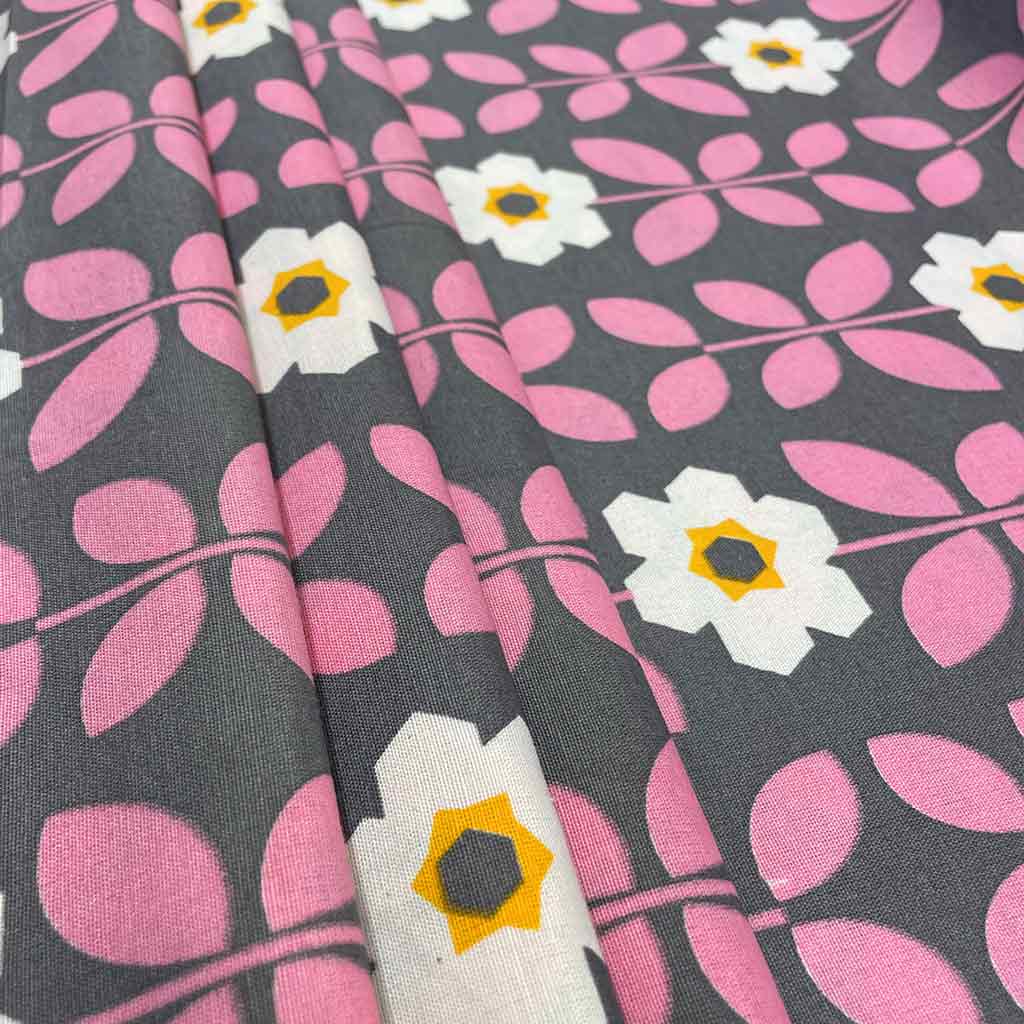 پارچه ملحفه ای طرحدار گل سفید صورتی