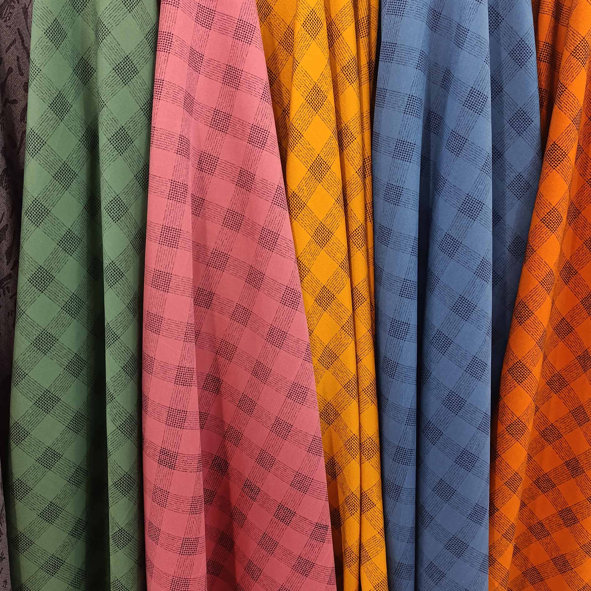 پارچه کرپ کش گرم بالا